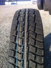 KAMA-VIATTI  V-525 Vettore Brina  205/70 R15C 106-104R �������